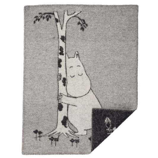 Babydecke Moomin Tree Hug – 100% Bio-Lammwolle, offizielles Moomin-Motiv, Klippan Yllefabrik Schweden 65x90cm