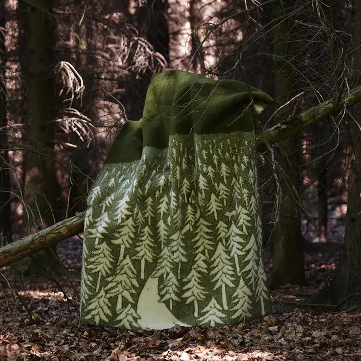 Wolldecke House in the Forest Lifestyle – skandinavisches Wohndesign von Woohhly
